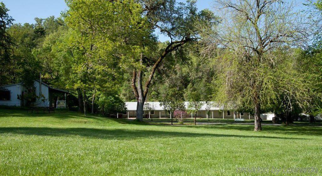 Vichy Springs Resort Юкая Екстериор снимка